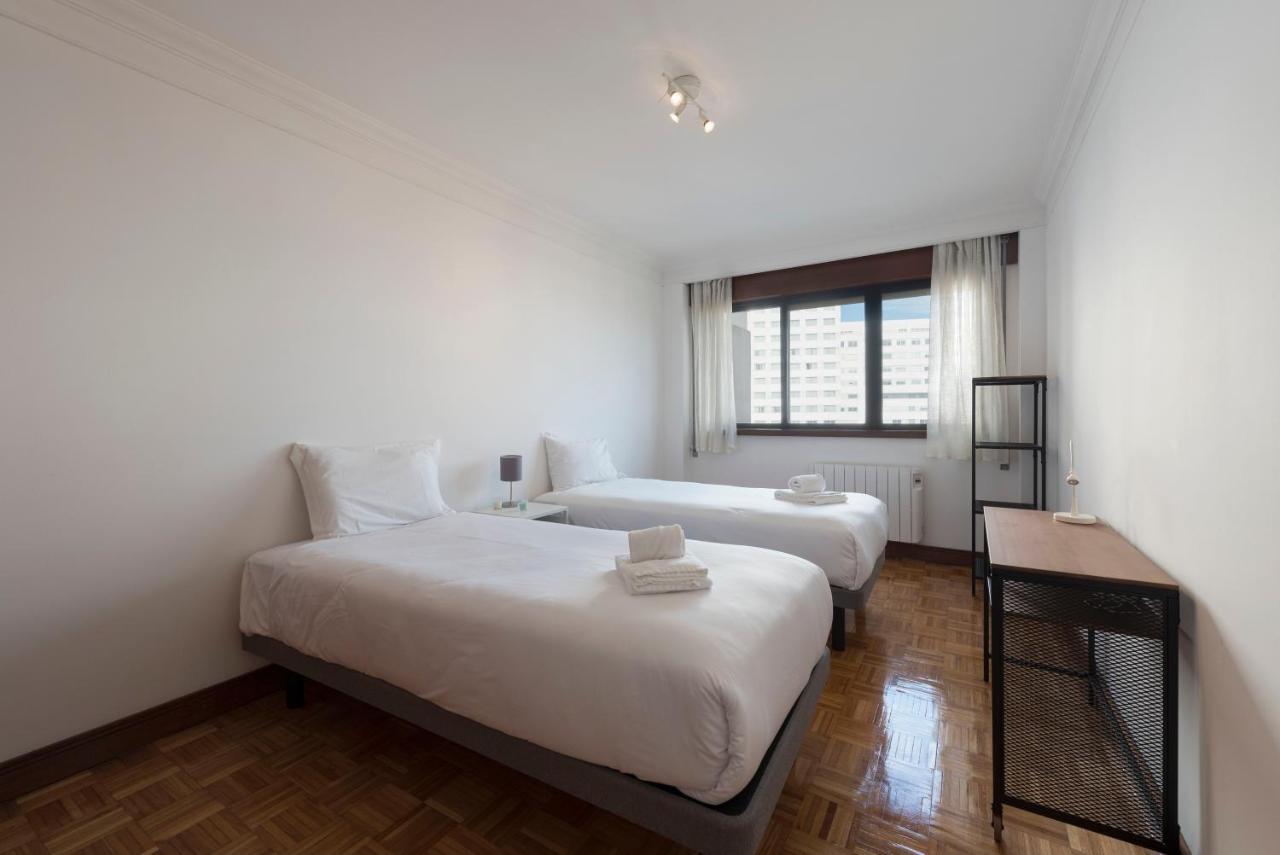 Lovelystay - Charming 3Br Flat W/ Free Parking In Devesas Vila Nova de Gaia Extérieur photo