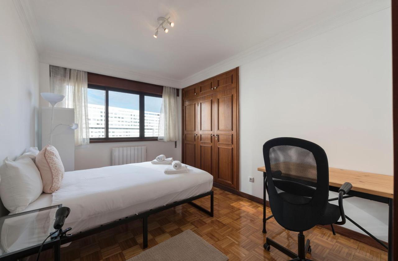Lovelystay - Charming 3Br Flat W/ Free Parking In Devesas Vila Nova de Gaia Extérieur photo